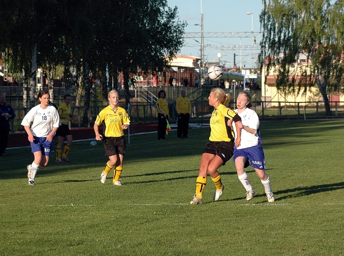 2007_0516_05.JPG - Södra kom ofta igenom på sin högerkant i 1:a halvlek