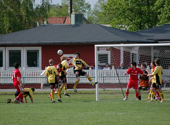 2007_0519_14.JPG - En Sala hörna som det blir en tilltrasslad situation på och . . . . . .
