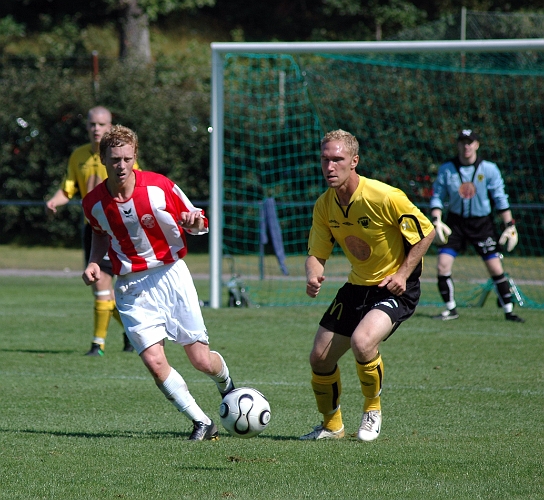 2007_0811_06.JPG - Mikael Wiker gjorde som vanligt en helgjuten insats på mittfältet