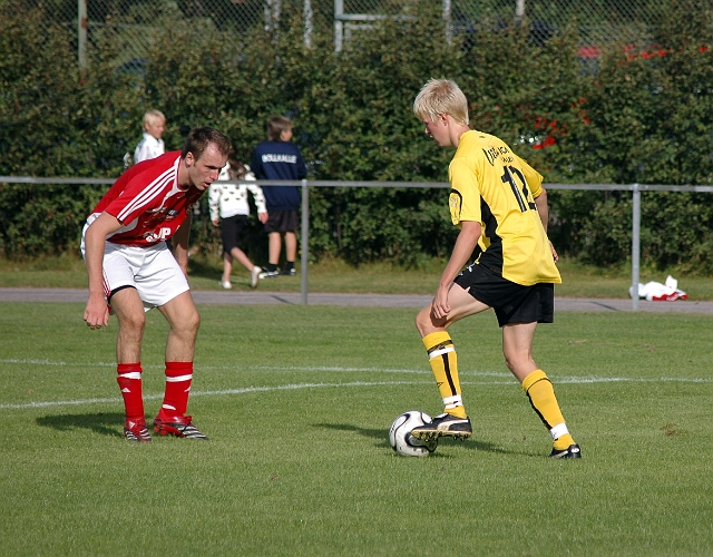 2007_0902_20.JPG - Martin Haglind utmanar sin försvarare
