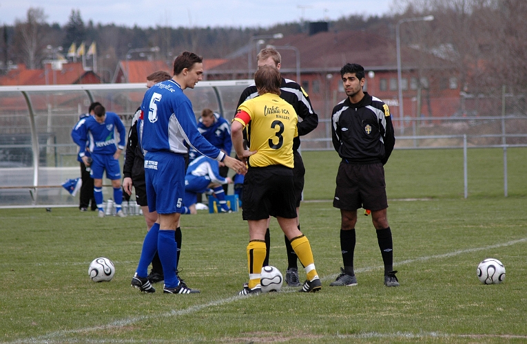 2008_0419_150342AA.JPG - Dags för årets premiärmatch i Div.3 Västra Svealand