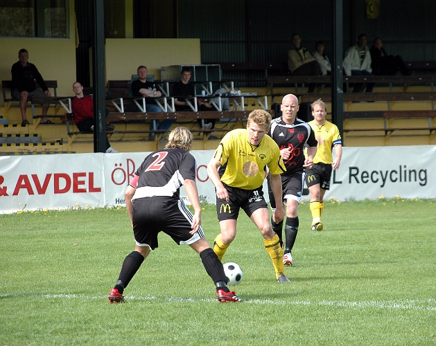 2008_0504_10.JPG - Andreas Karlsson utmanar sin försvarare