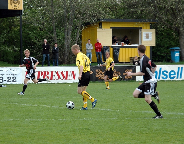 2008_0504_15.JPG - Mikael Wiker dominerade mittfältet i dagens match