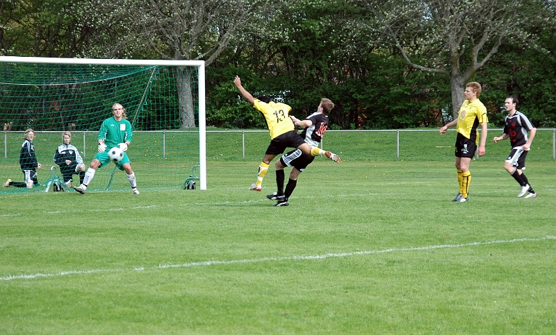 2008_0504_19.JPG - Jonas Hammarlund hinner inte riktigt fram