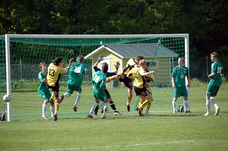 2008_0524_14.JPG - Ännu en farlig Södrahörna men bollen går utanför målet