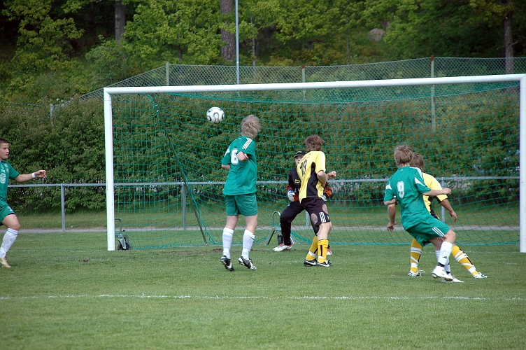 2008_0524_15.JPG - En farlig Frankechans men bollen går utanför bortre stolpen