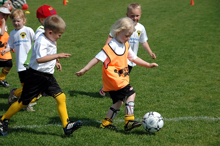 2008_0531_141950AA.JPG - P/F03 Fotbollsskolan