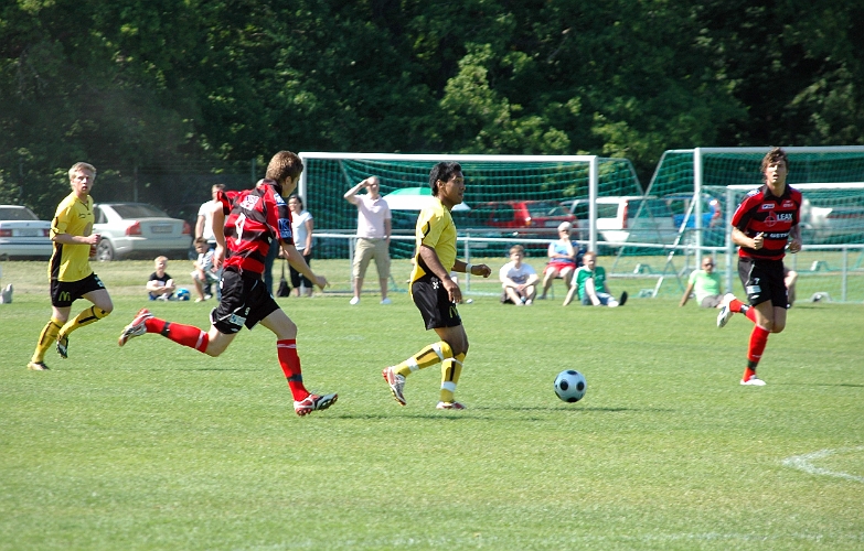 2008_0607_19.JPG - Jonas Hammarlund en av mittfältsdirigenterna i Södra