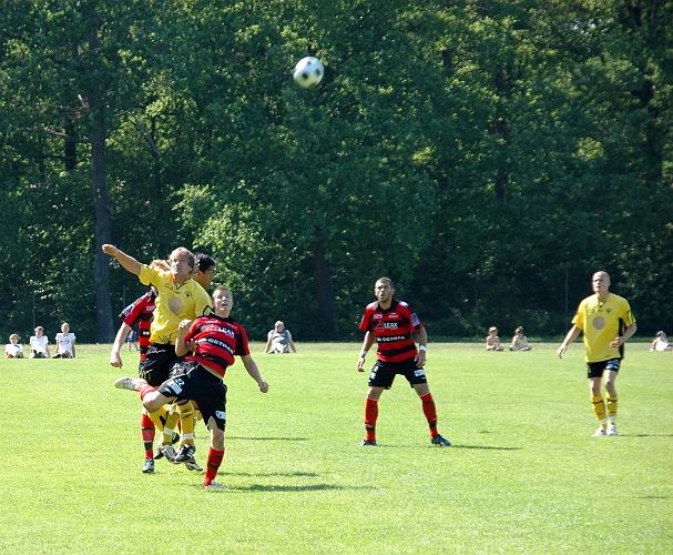 2008_0607_20.JPG - Johan Reinholdsson i en nickduell