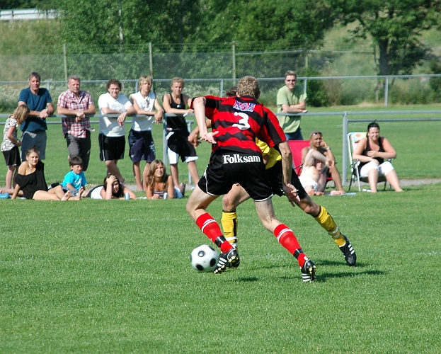 2008_0607_44.JPG - Ken Jansson utmanar Anders Juhlin och kommer förbi på utsidan