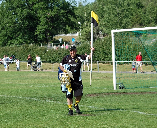 2008_0607_54.JPG - Södras Lagledare Salih Resulovic var glad efter matchen
