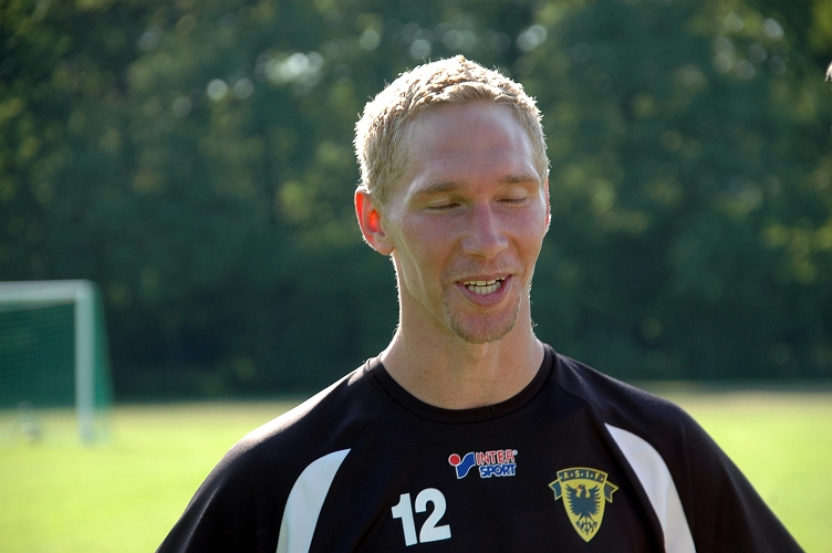 2008_0607_56.JPG - En nöjd och glad segerherre efter matchen