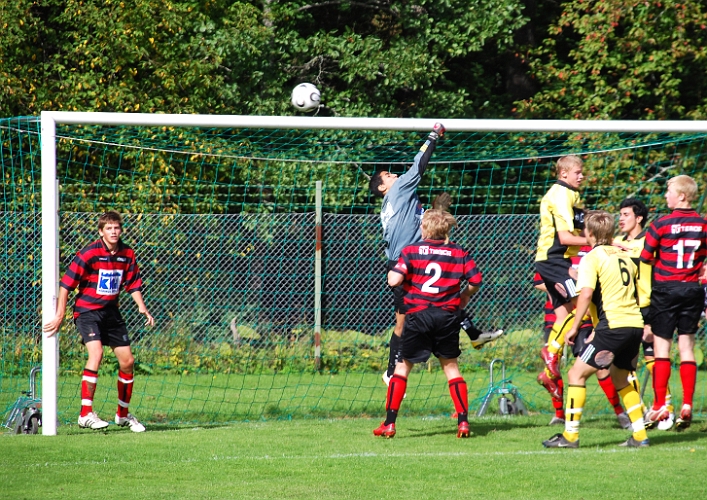 2008_0830_07.JPG - Ännu en farlig hörna med målchans för Södra