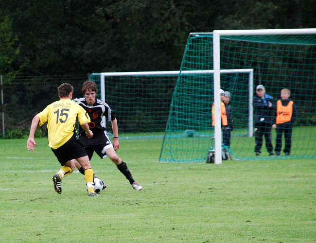 2008_0913_05.JPG - Ken Jansson utmanar sin back