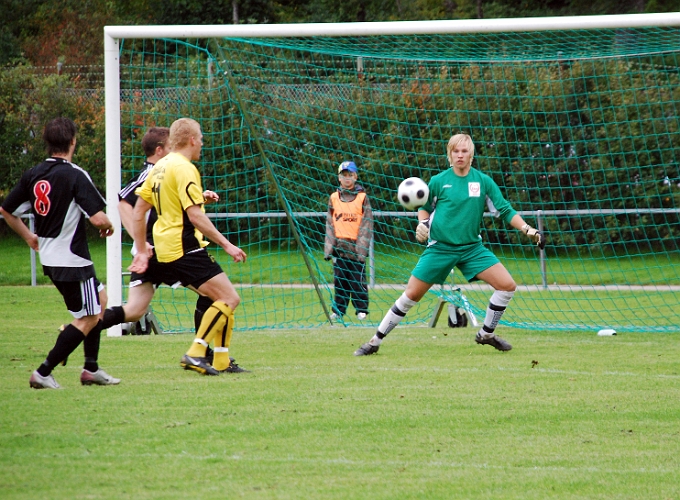 2008_0913_11.JPG - Andreas Karlsson kom in direkt från start på 2:a halvlek
