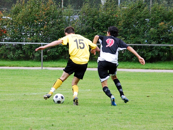 2008_0913_12.JPG - Ken Jansson i dribblingstagen