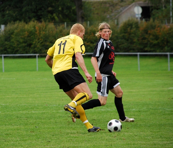 2008_0913_15.JPG - Andreas Karlsson gjorde ett bra inhopp i matchen och blev 2-målsskytt