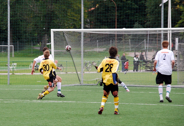 2008_0913_02.JPG - Nr.30 Jesper Dahlström kvitterar till 1-1