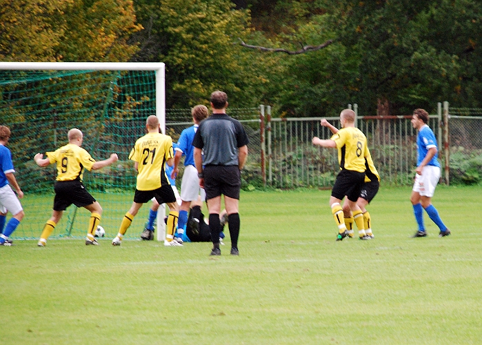 2008_0920_07.JPG - Södra gör 1-0 genom Johan Reinholdsson (skymd av nr.8 Gustav Gustavsson)
