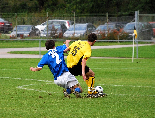 2008_0920_27.JPG - Ken Jansson hårt uppvaktad av Karlstadsbacken