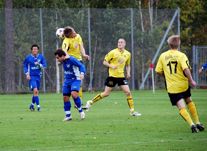 2008_0927_08.JPG - Samuel Hultqvist vinner en höjdduell