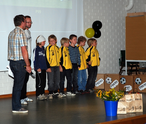 2008_1012_151023AA.JPG - P99 får sina priser