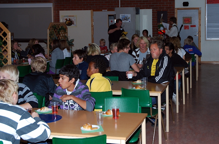 2008_1012_155208AA.JPG - Efter prisutdelningen var det dags för fika