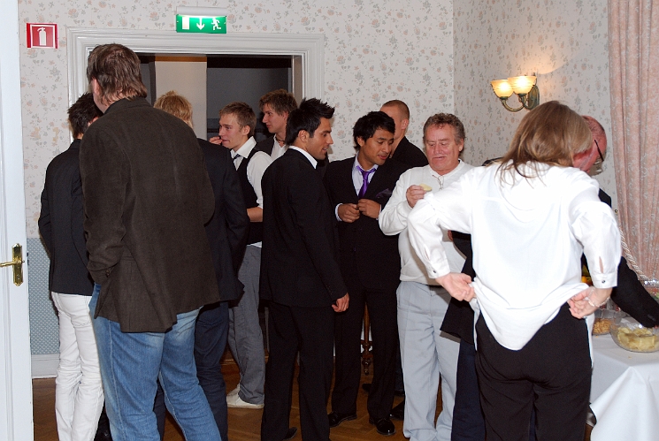 2008_1018_15.JPG - Paus och en bensträckare innan prisutdelningarna