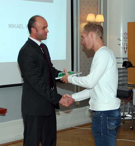 2008_1018_18.JPG - Årets interna poängkung Mikael Wiker