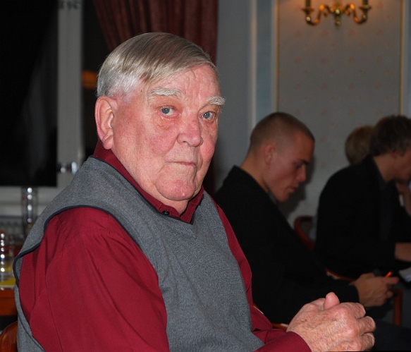 2008_1018_55.JPG - Helge Larsson, åldersman i Södra. Har varit med i föreningen sen urminnes tider, varit ordförande mm. Är numera verksam i "Gamla Sifare" en stödförening till Arboga Södra IF