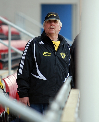 2009_0413_23.JPG - Södra's "matrialare" Roberto Blom