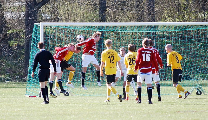 2009_0425_23.JPG - En FBK chans i början av 2:a halvlek men bollen går utanför målet