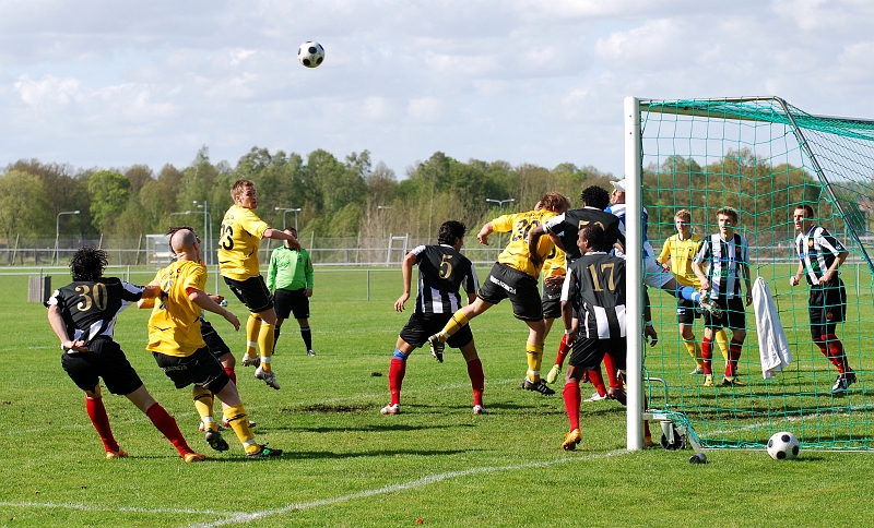 2009_0509_19.JPG - En Södra hörna som det Syrianska försvaret reder ut