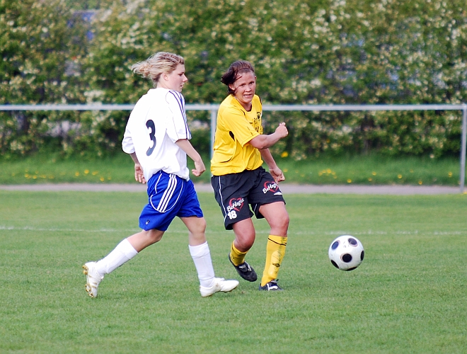 2009_0517_24.JPG - Södra's Isabelle Jansson var stabil och säker i sitt försvarsspel hela matchen