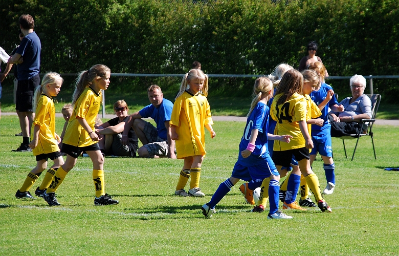 2009_0530_02-02.JPG - F00/01 - Tuna-Ekeby BK 5-2