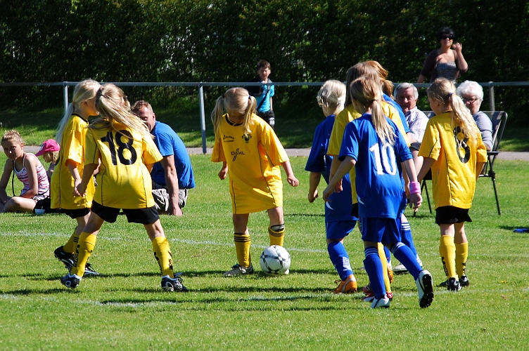 2009_0530_02-03.JPG - F00/01 - Tuna-Ekeby BK 5-2