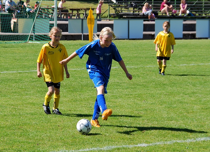 2009_0530_02-06.JPG - F00/01 - Tuna-Ekeby BK 5-2