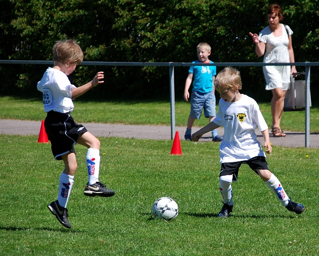 2009_0530_06-04.JPG - P02 Internmatch