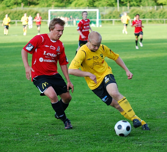 2009_0617_17.JPG - Kristofer Storm rundar backen på utsidan