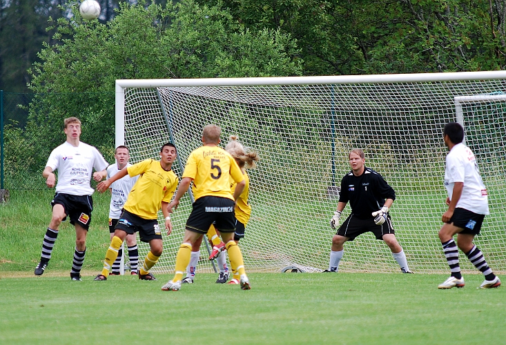 2009_0704_104455AA.JPG - En hörna för Södra som kolsvaförsvaret reder ut