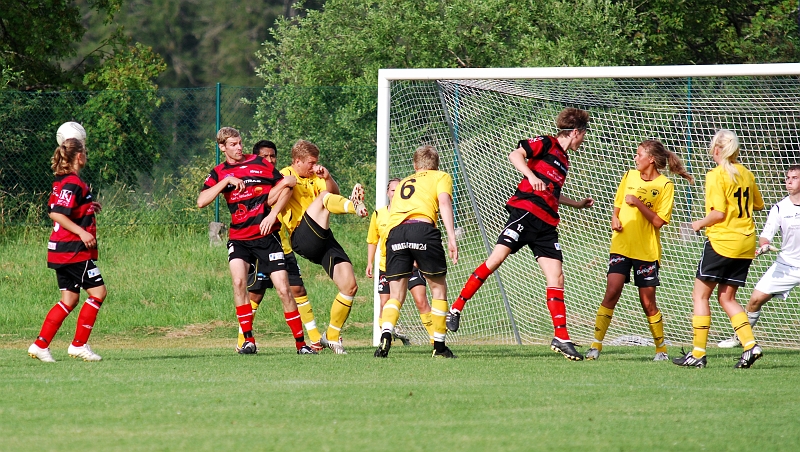 2009_0704_182421AA.JPG - KFF låg på för att avgöra matchen