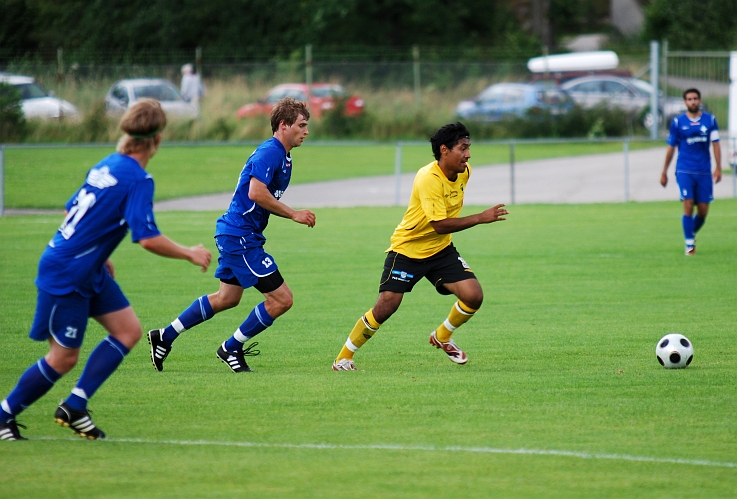 2009_0725_13.JPG - Jonas Hammarlund rycker i från sin bevakning