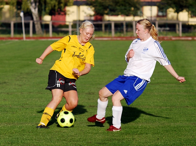 2009_0824_183250AA.JPG - Elin Bergkvist utmanar sin försvarare