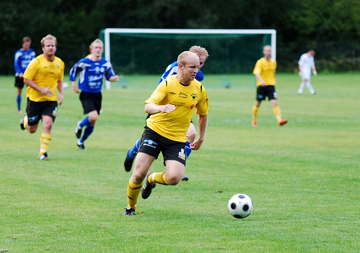 2009_0829_20.JPG - Kristofer Storm får ytterligare en chans att gå mot mål