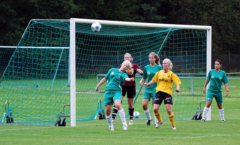 2009_0905_17.JPG - En Södrahörna som Tillbergaförsvaret nickar ut till en ny hörna