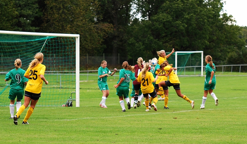 2009_0905_23.JPG - Ny bra slagen hörna från höger . . . .