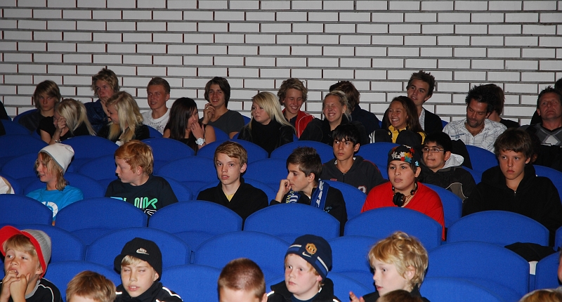 2009_1011_49.JPG - F94 och P94 sitter och väntar på sin tur