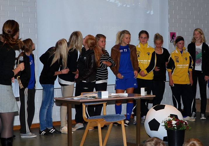 2009_1011_65.JPG - Årets Ungdomslag Flickor 96