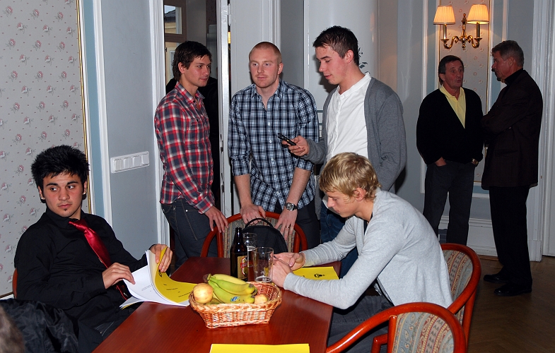 2009_1017_165402AA.JPG - Paus och bensträckare