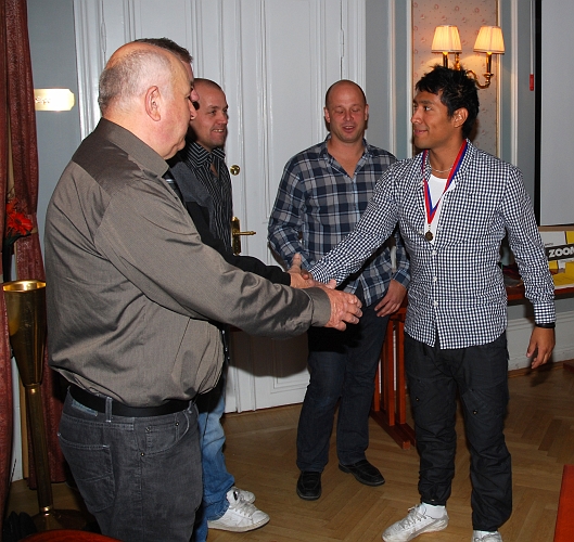 2009_1017_170805AA.JPG - Medalj för Serieseger i Elitreserv Västmanland, Jonas Hammarlund